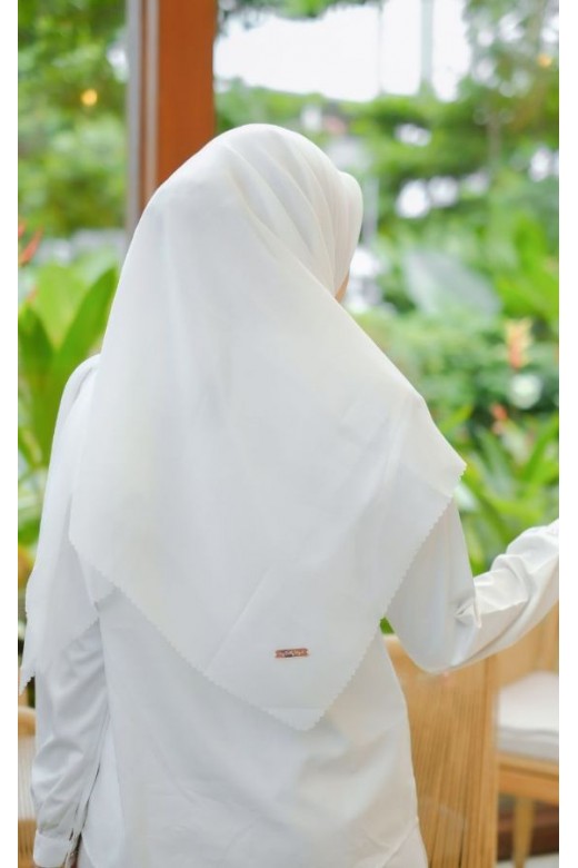 Hijab Segi 4 Double Haikon Lasercut White